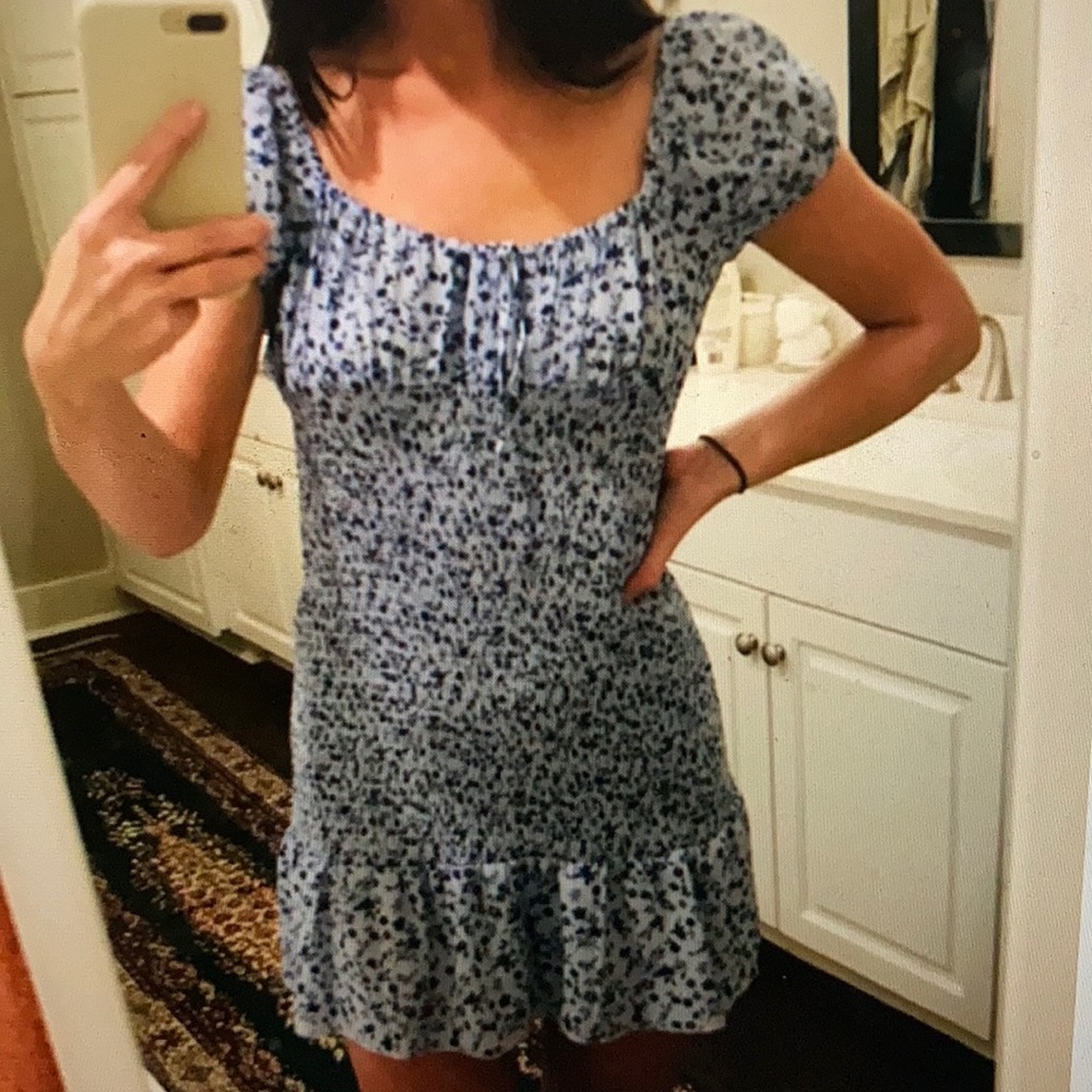 Tight blue puff sleeve dress